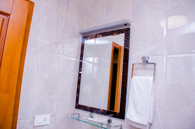 Bathroom 4, HOTEL PLATINUM, Kinshasa