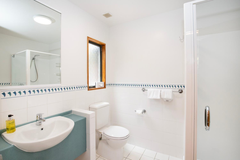 Bathroom 4, Scenic Hotel Punakaiki, Buller
