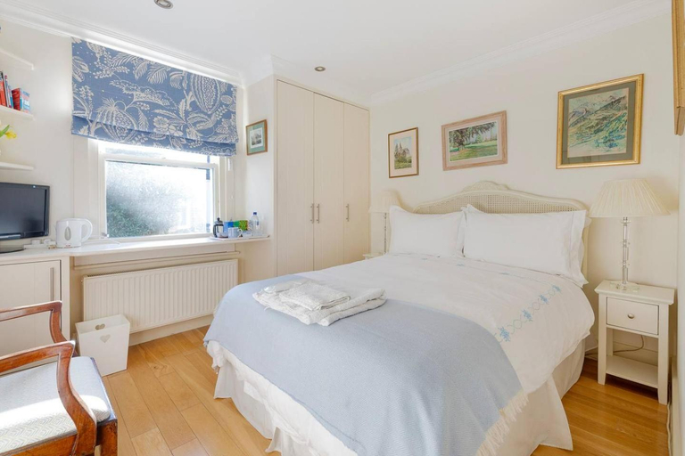 Others 5, Fulham B&B, London