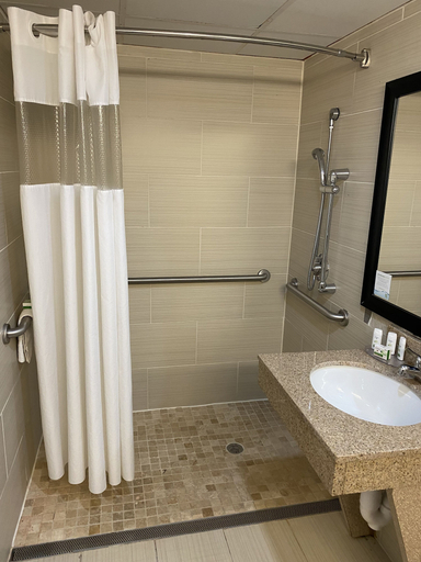 Bathroom 4, Ramada by Wyndham Rochelle Park Near Paramus, Bergen
