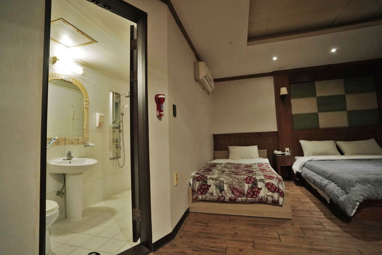 Bedroom 5, Equus Motel, Jincheon