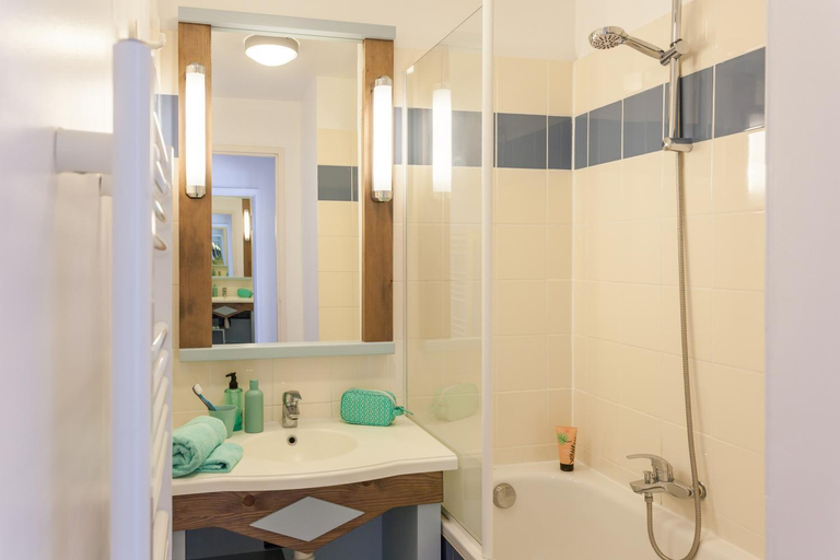 Bathroom, Residence Pierre & Vacances Cap-Morgat, Finistère