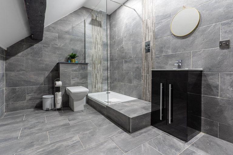 Bathroom 3, Water Street Aparthotel, Sefton