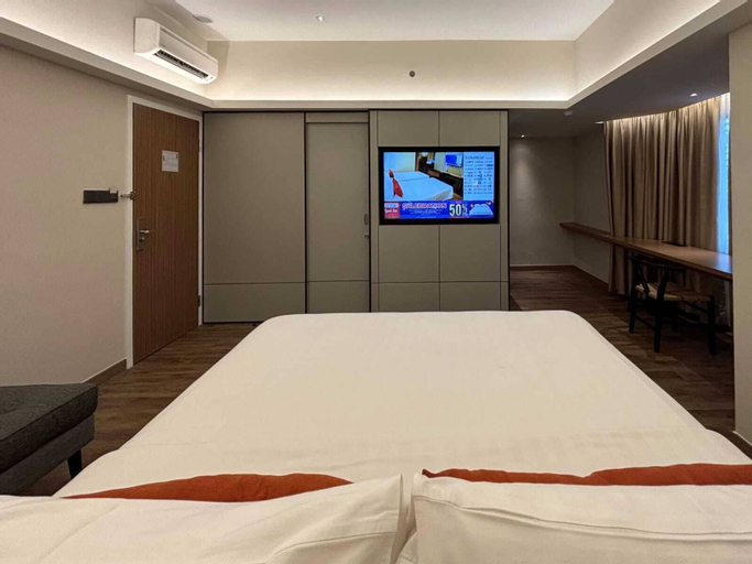 Bedroom 16