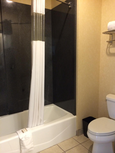 Bathroom 5, Baymont by Wyndham Henderson, Rusk