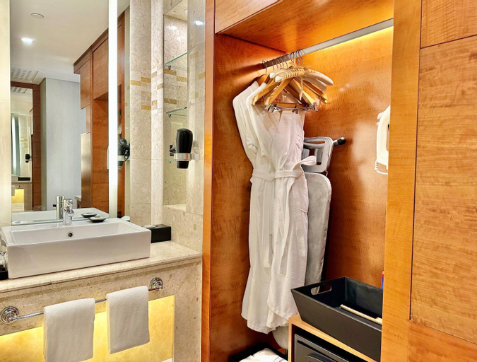 Bathroom 15