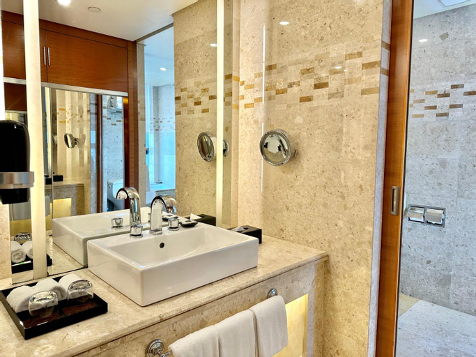 Bathroom 10