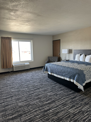 Bedroom 2, Super 8 by Wyndham Grand Island South, Hall