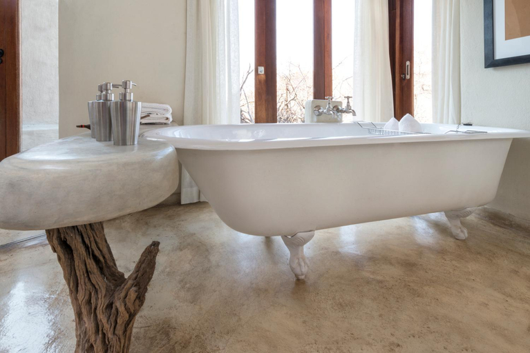 Bathroom 5, Impodimo Game Lodge, Ngaka Modiri Molema