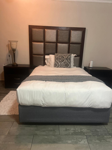 Others 4, VQS Guesthouse, Gert Sibande