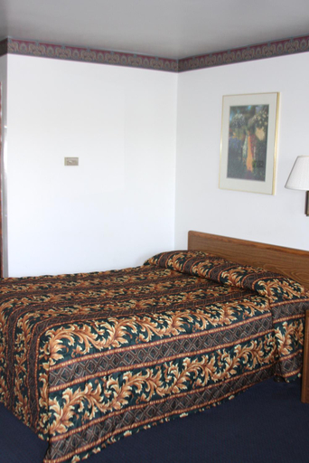 Bedroom 4, Viking Jr. Motel, Nicollet