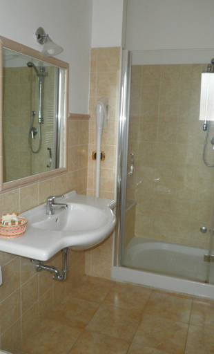 Bathroom, Hotel Il Corsaro, Crotone