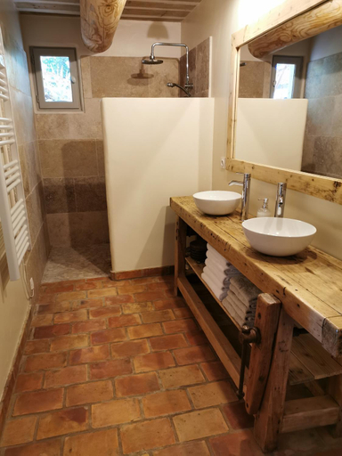 Bathroom 3, Les anes de petit jean, Var