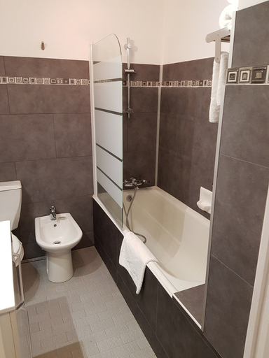 Bathroom 4, Hotel Chastellares, Alpes-Maritimes
