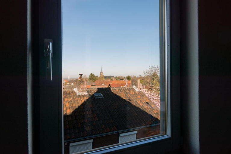 Others 5, B&B Bie Janssen, Stein