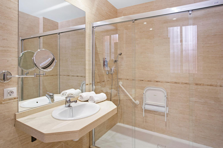 Bathroom 5, Apartamentos Metrópolis Sevilla, Sevilla