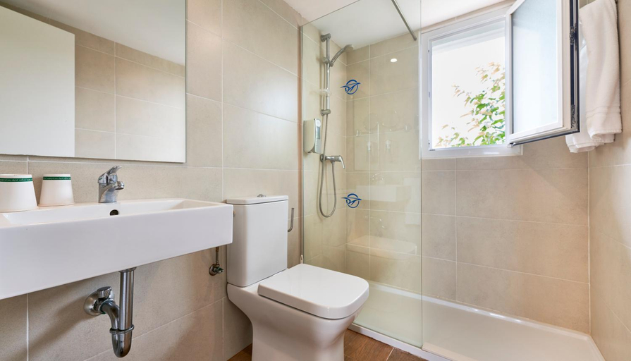 Bathroom 5, Globales Los Delfines, Baleares