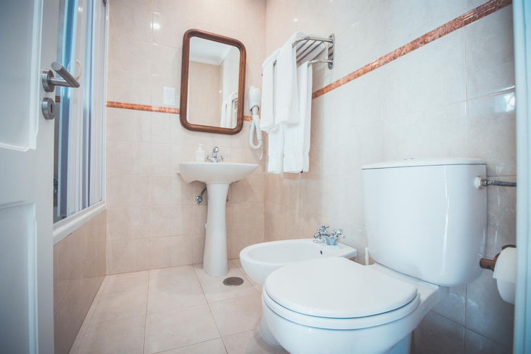 Bathroom 16