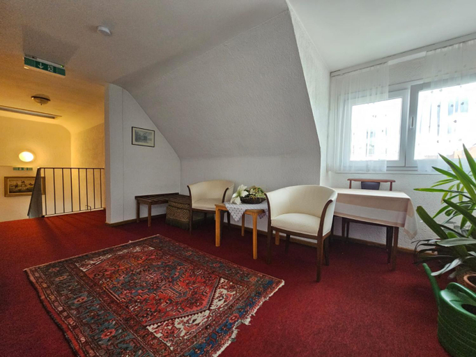 Others 5, Hotel Haus Isenburg, Offenbach
