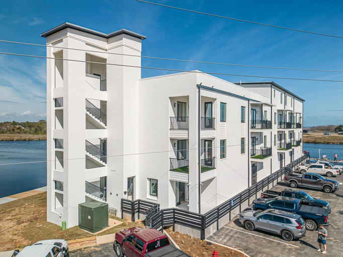 Exterior & Views 2, Handsboro Pointe Condo & Suites, Harrison