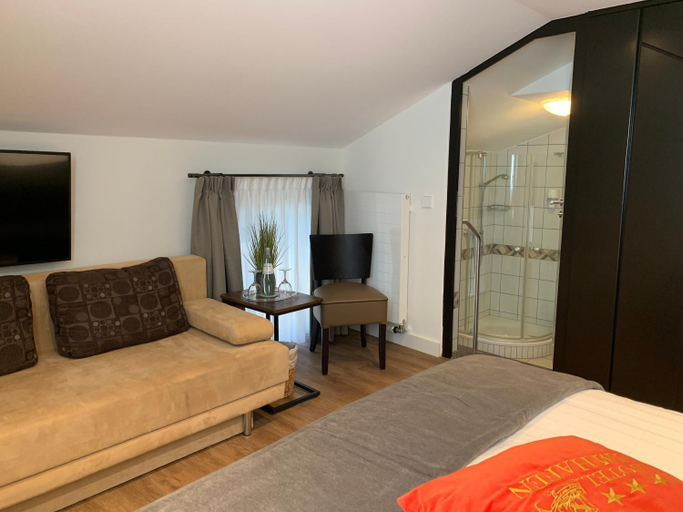 Bedroom 5, Hotel am Hafen, Cochem-Zell