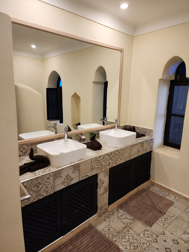 Bathroom 3, 49 Derb Taht Sour Lakbir, Marrakech