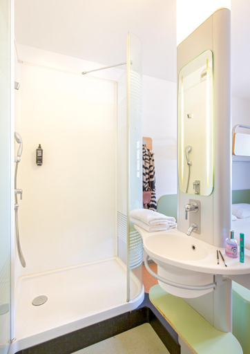 Bathroom 4