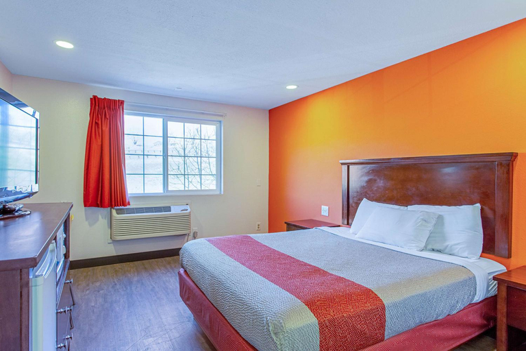 Bedroom 5, Motel 6 Pendleton, OR - West, Umatilla