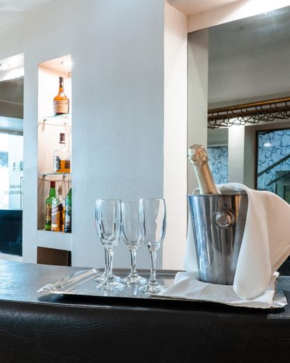 Food & Drinks 5, Hotel Metropol, Capital