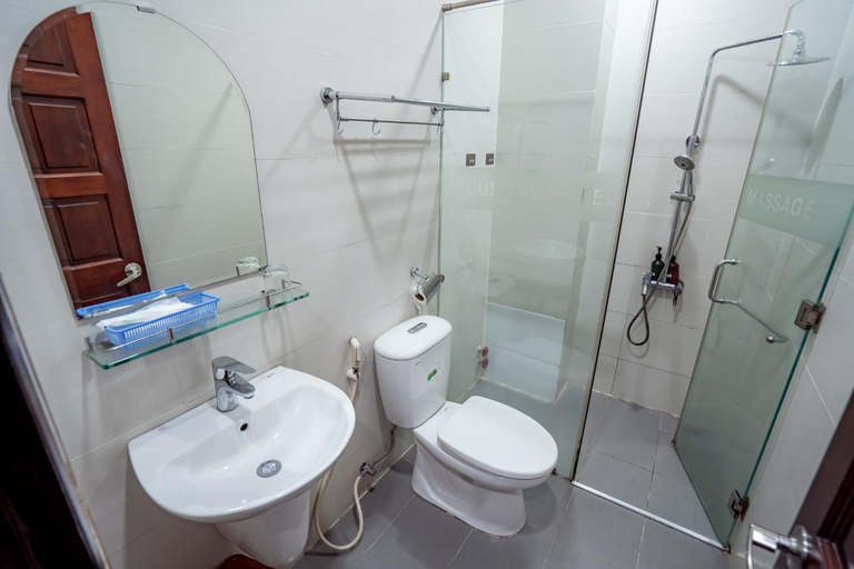 Bathroom 5, LUXURY HOTEL HAU GIANG, District 6