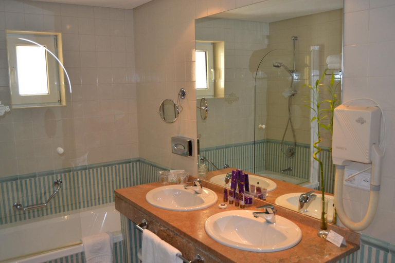 Bathroom 2, Parador de Ribadeo, Lugo