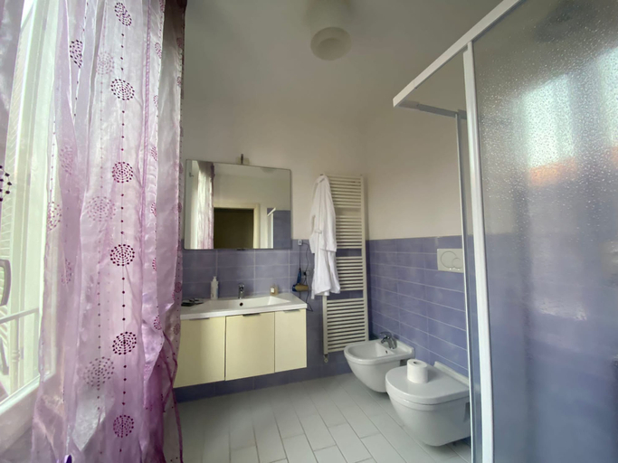 Bathroom 5, A&A Court, Varese
