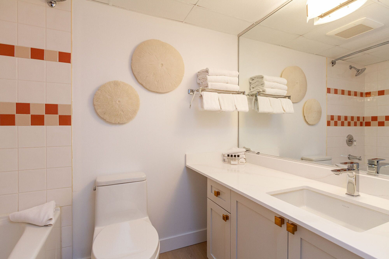 Bathroom, Private Residences at the Cascade Lodge, Squamish-Lillooet