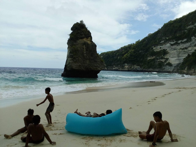 Suwehan Beach Cliff House - Tap to explore photos