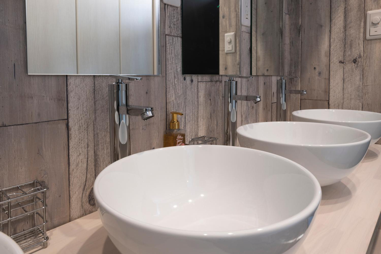 Bathroom 13