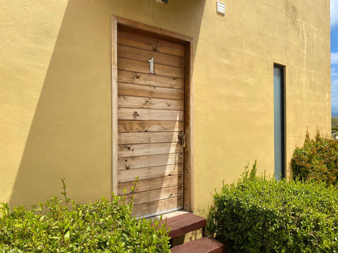 Exterior 23