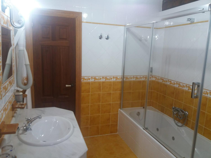 Bathroom 2, Hotel Rural El Angel de la Guarda, Cantabria