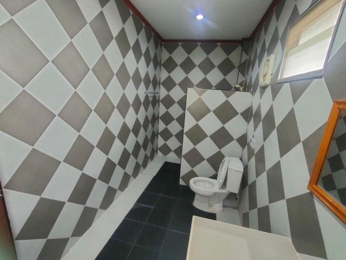 Bathroom 3, Chatchawan Resort Uttaradit, Muang Uttaradit