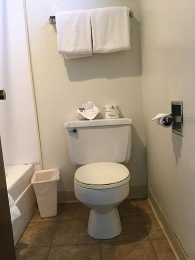 Bathroom 4, Knights Inn - Boardman OR, Morrow