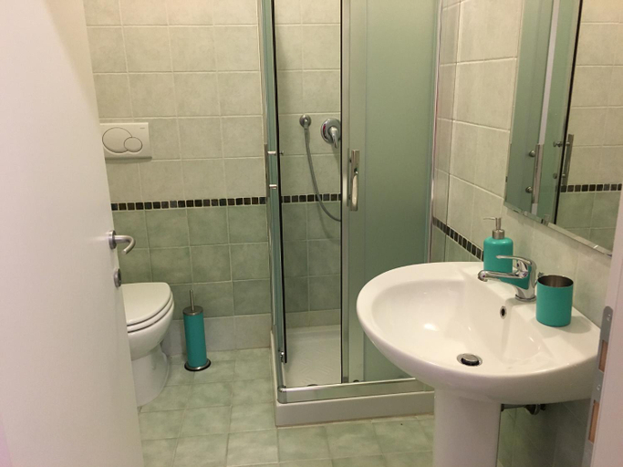 Bathroom 2, Dormi A Roma B, Rome