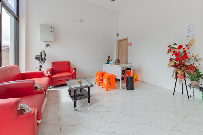 Public Area 3, Urbanview Hotel La De Grizz Syariah Sampit by RedDoorz, East Kotawaringin