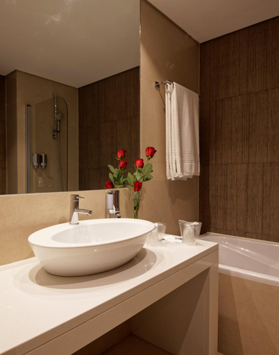 Bathroom 5, Mercure Lisboa Almada, Almada