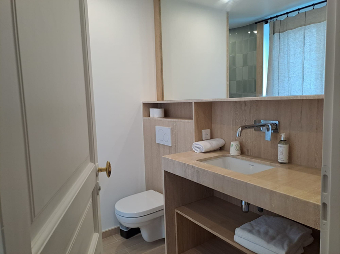 Bathroom 5, Hotel Lucien, Paris