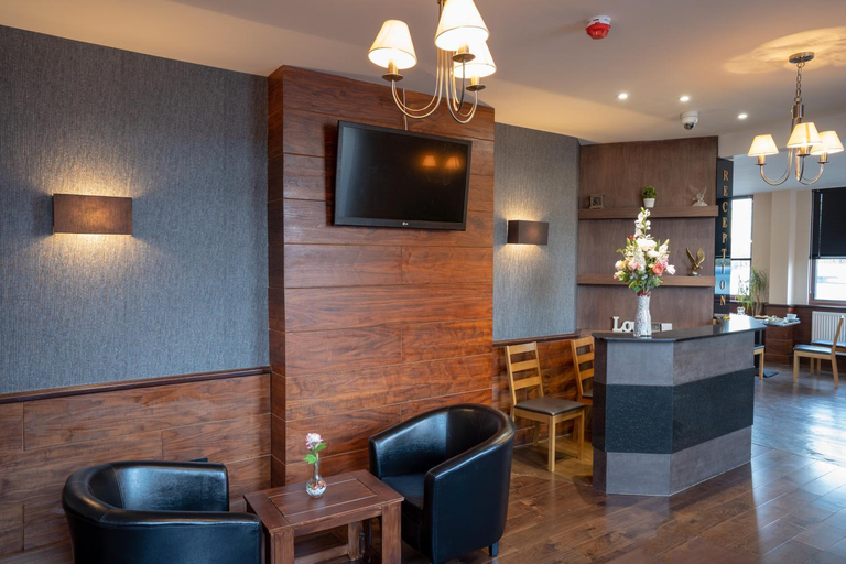 Others 5, Eagle Hotel Luton Airport, Luton