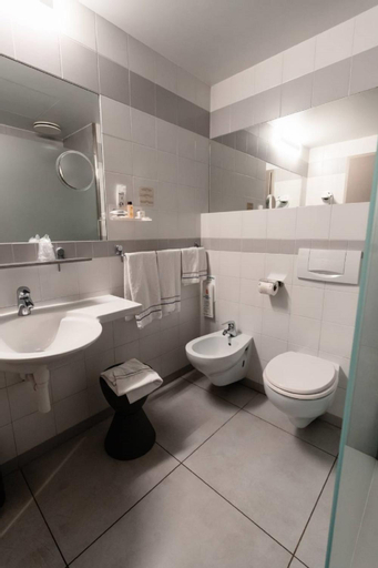 Bathroom 20