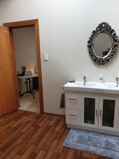 Bathroom 5, Royal Accommodation, Stratford