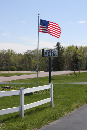 Others 4, Viking Jr. Motel, Nicollet