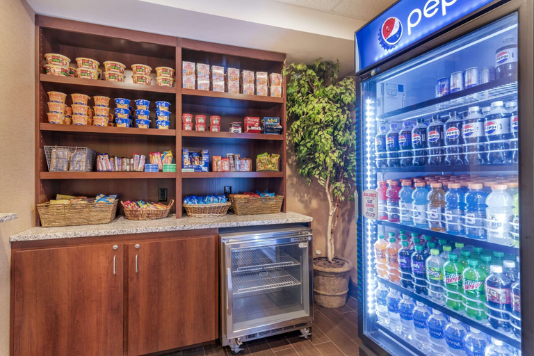 Food & Drinks 5, Comfort Inn & Suites Dover-Portsmouth, Strafford