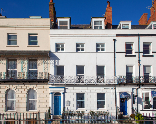Exterior & Views