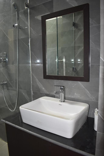 Bathroom 3, The White Lotus, Gaya